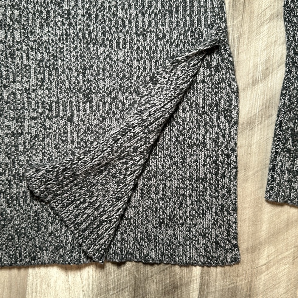 Bcbgeneration Ribbed Split Neck V-Neck Long Sleev… - image 4